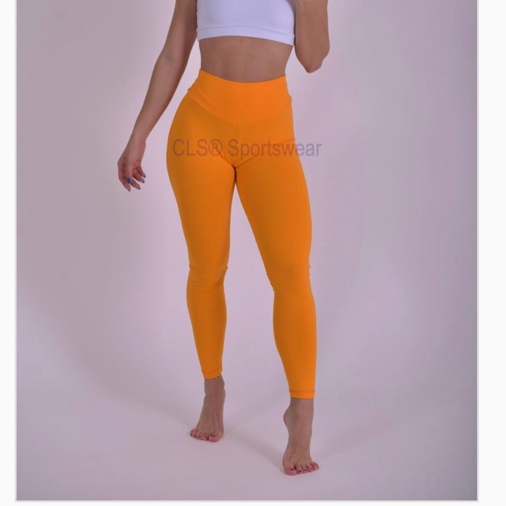 Cls sportswear peach scrunch butt leggings